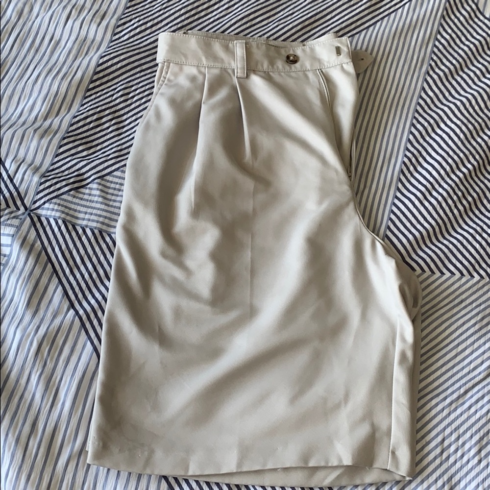 🎉🎉 Men’s pleated front IZOD Golf shorts.